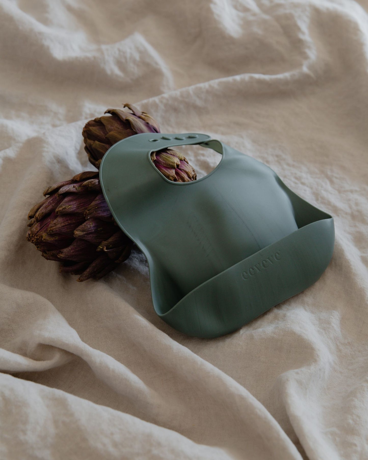 Marble Seiheki green - Silicone bib