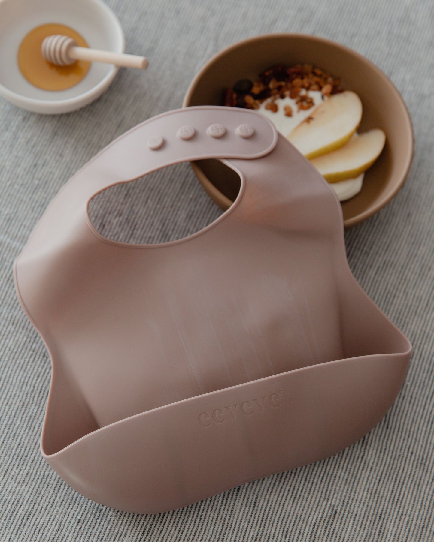 Marble Powderblush - Silicone bib