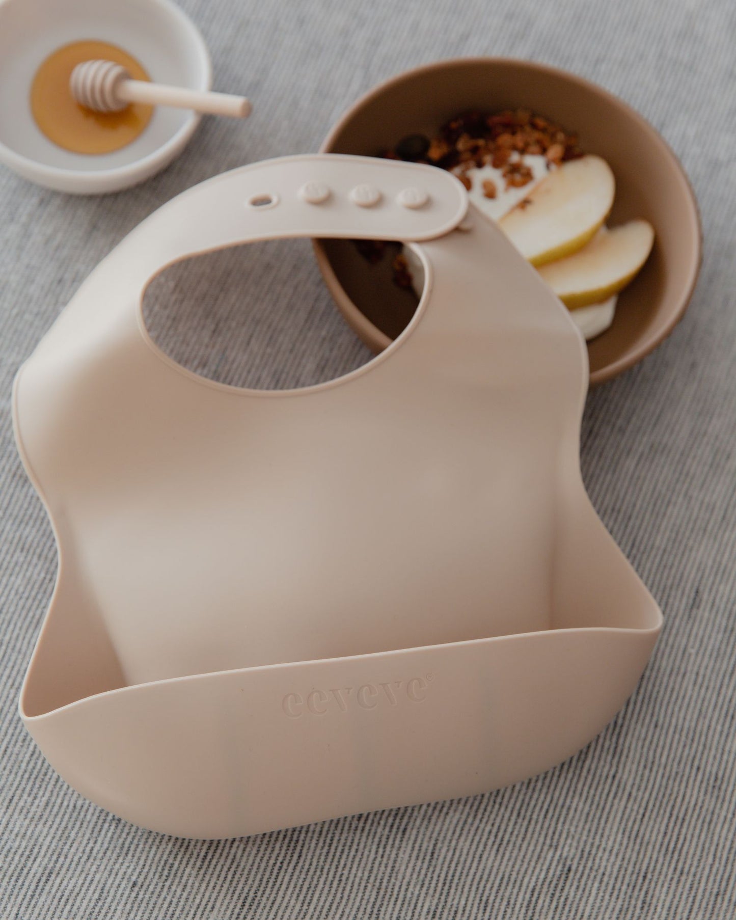 Mocha dark - Silicone bib